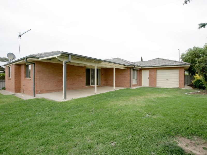 11 Fitzroy Street, Tatton NSW 2650
