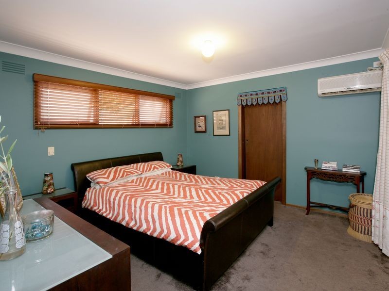 18 Churchill Avenue, Kooringal NSW 2650