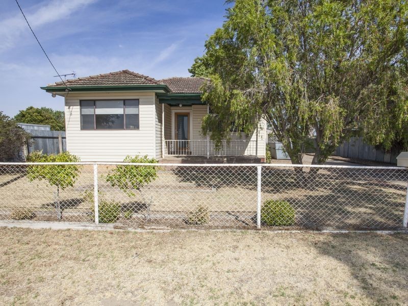 64 East Street, North Wagga Wagga NSW 2650