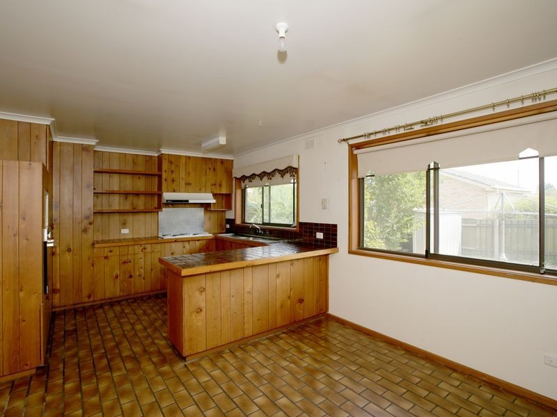 17 Fraser Street, Mount Austin NSW 2650