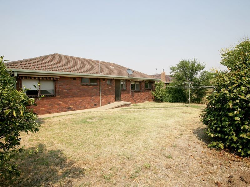 17 Fraser Street, Mount Austin NSW 2650