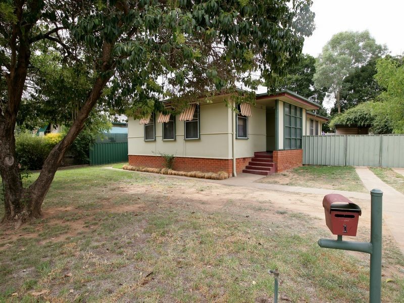 1 Victoria Street, Mount Austin NSW 2650