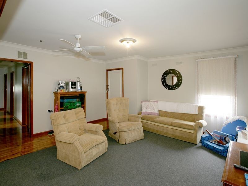 1 Victoria Street, Mount Austin NSW 2650