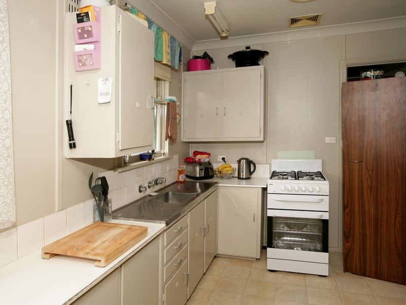 1 Victoria Street, Mount Austin NSW 2650