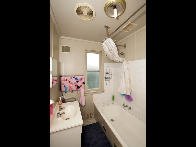 1 Victoria Street, Mount Austin NSW 2650