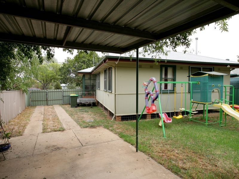 1 Victoria Street, Mount Austin NSW 2650