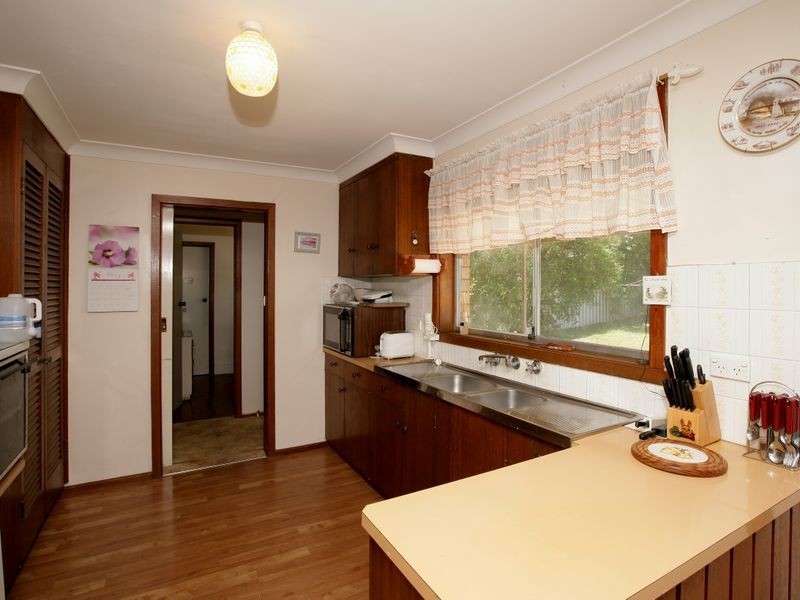 17 Fairbairn Crescent, Kooringal NSW 2650