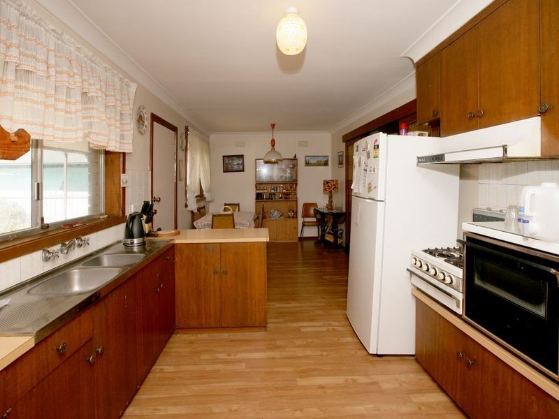 17 Fairbairn Crescent, Kooringal NSW 2650