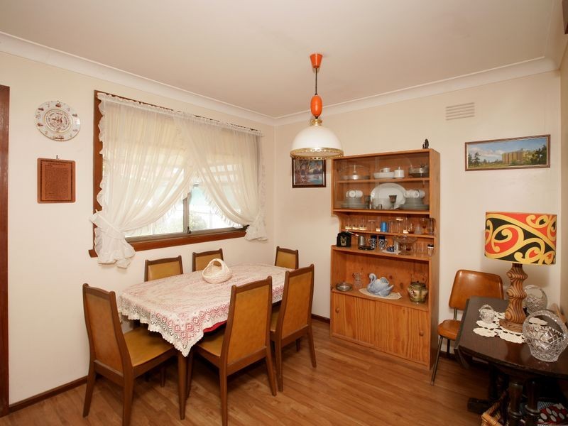 17 Fairbairn Crescent, Kooringal NSW 2650