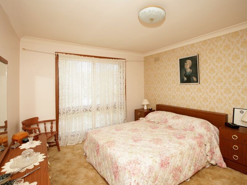 17 Fairbairn Crescent, Kooringal NSW 2650