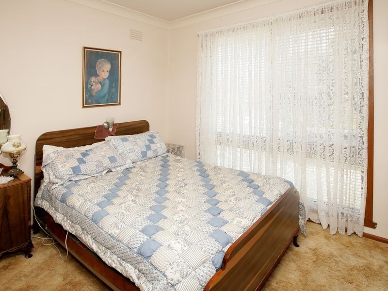 17 Fairbairn Crescent, Kooringal NSW 2650