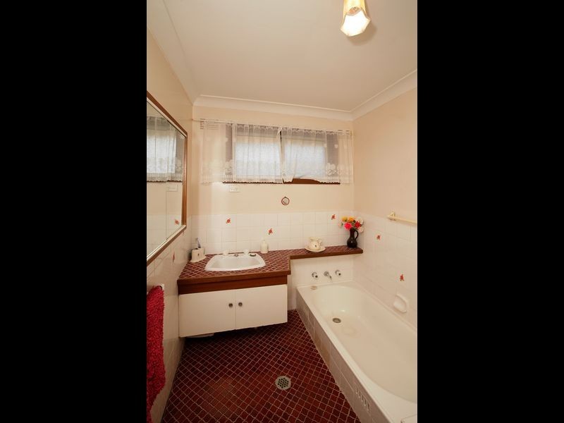 17 Fairbairn Crescent, Kooringal NSW 2650