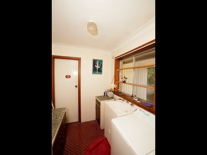 17 Fairbairn Crescent, Kooringal NSW 2650