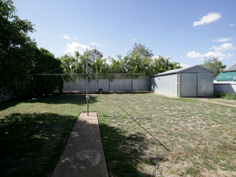 17 Fairbairn Crescent, Kooringal NSW 2650