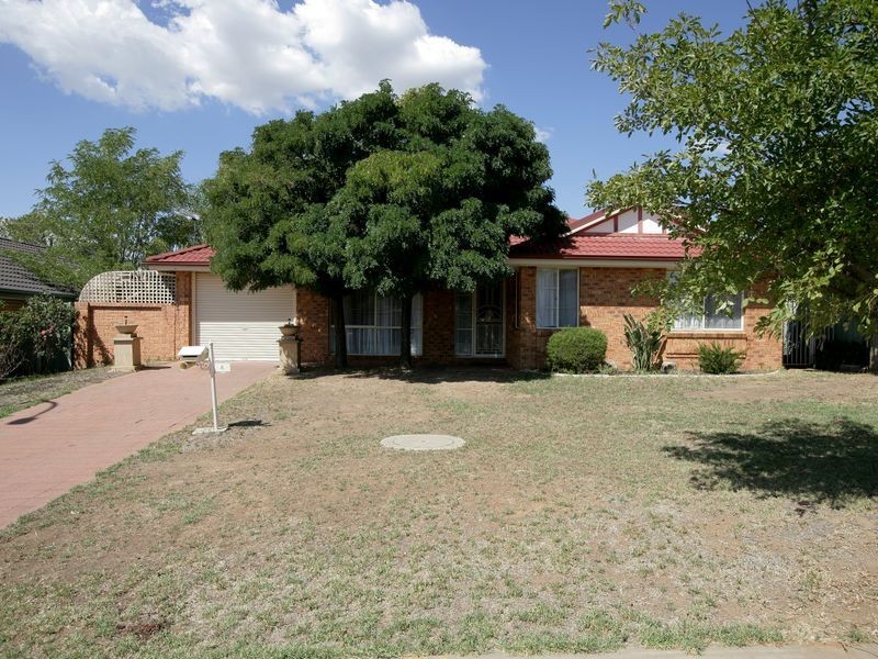 4 Boree Avenue, Forest Hill NSW 2651