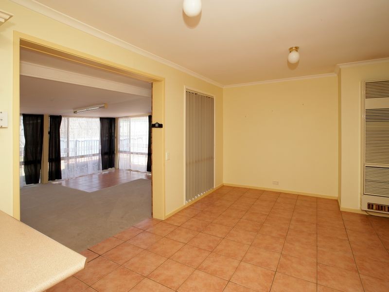 4 Boree Avenue, Forest Hill NSW 2651