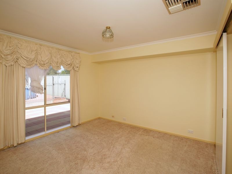 4 Boree Avenue, Forest Hill NSW 2651