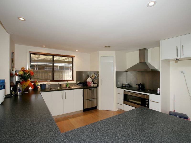 10 Adjin Street, Mount Austin NSW 2650