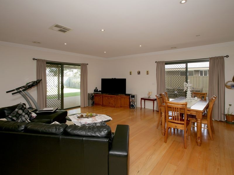 10 Adjin Street, Mount Austin NSW 2650