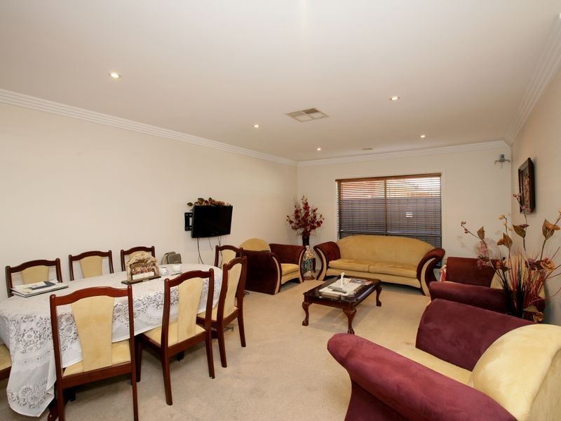 10 Adjin Street, Mount Austin NSW 2650