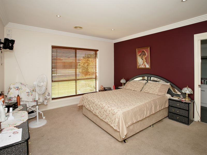 10 Adjin Street, Mount Austin NSW 2650