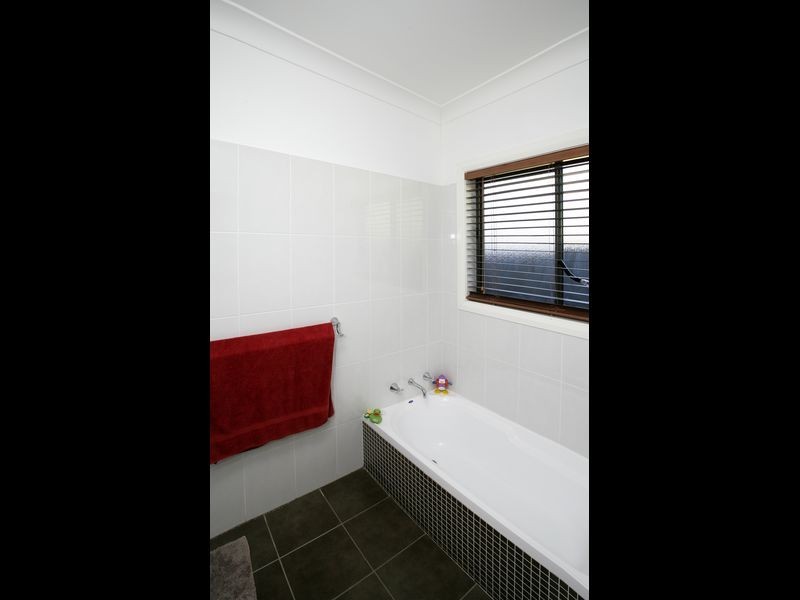 10 Adjin Street, Mount Austin NSW 2650