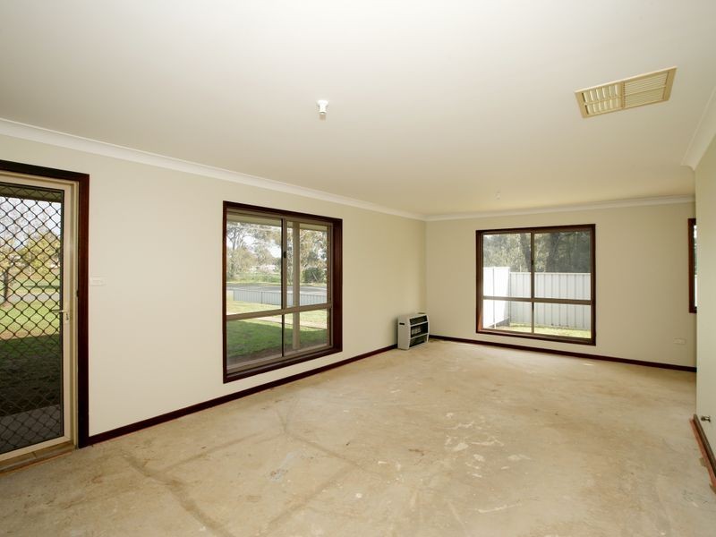 24 Dunrobin Street, Coolamon NSW 2701