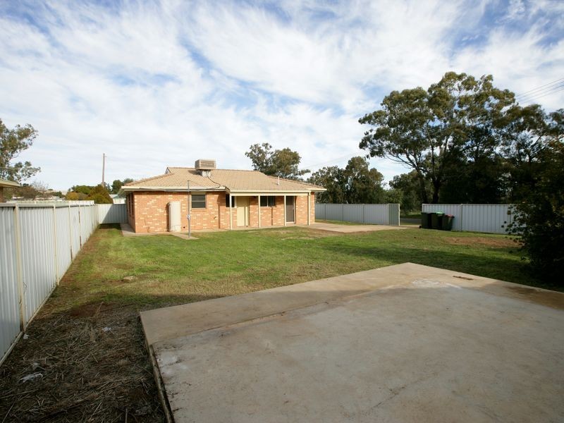 24 Dunrobin Street, Coolamon NSW 2701