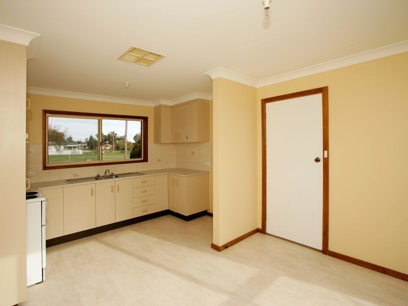 26 Dunrobin Street, Coolamon NSW 2701