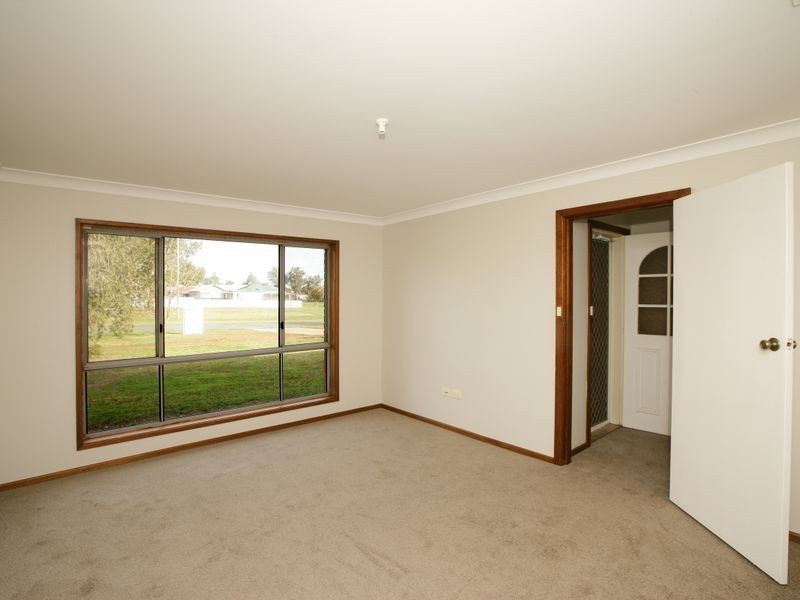 28 Dunrobin Street, Coolamon NSW 2701