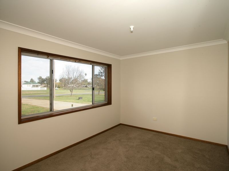 28 Dunrobin Street, Coolamon NSW 2701