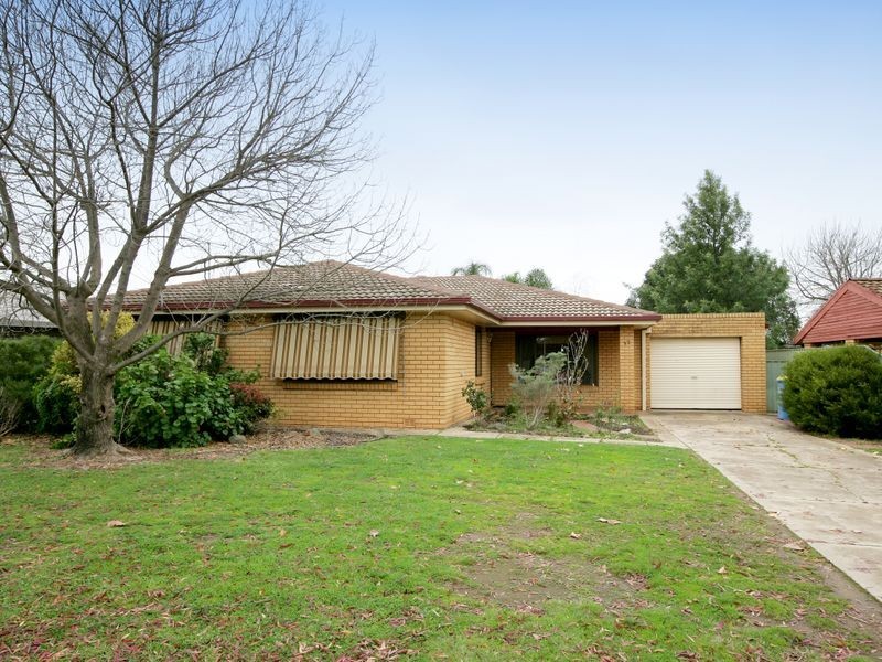 32 Jasmin Crescent, Lake Albert NSW 2650