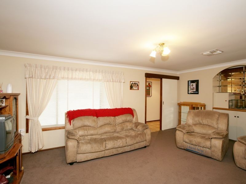 32 Jasmin Crescent, Lake Albert NSW 2650