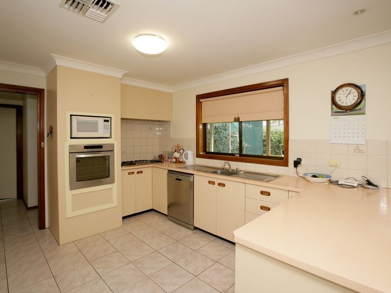 32 Jasmin Crescent, Lake Albert NSW 2650
