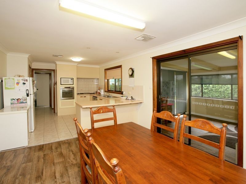 32 Jasmin Crescent, Lake Albert NSW 2650