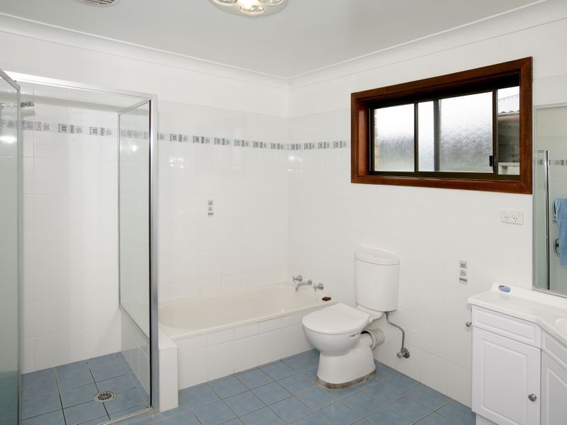 32 Jasmin Crescent, Lake Albert NSW 2650