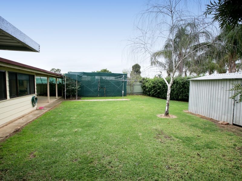 32 Jasmin Crescent, Lake Albert NSW 2650