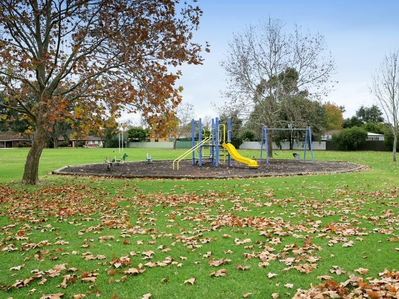 32 Jasmin Crescent, Lake Albert NSW 2650