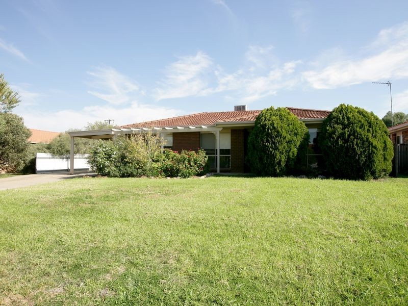 18 Wiradjuri Crescent, Wagga Wagga NSW 2650
