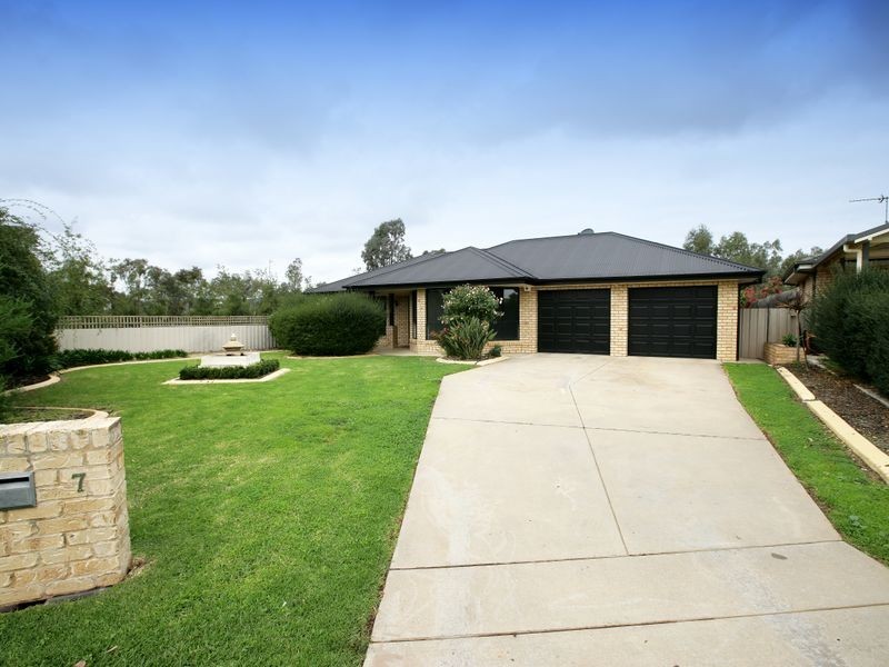 7 Mackay Place, Ashmont NSW 2650