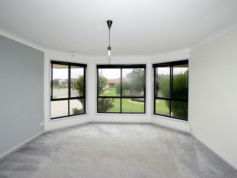 7 Mackay Place, Ashmont NSW 2650