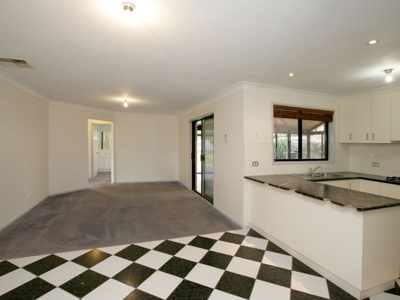 7 Mackay Place, Ashmont NSW 2650