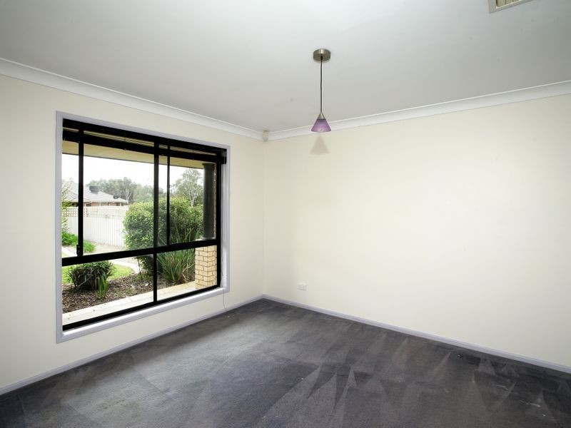 7 Mackay Place, Ashmont NSW 2650