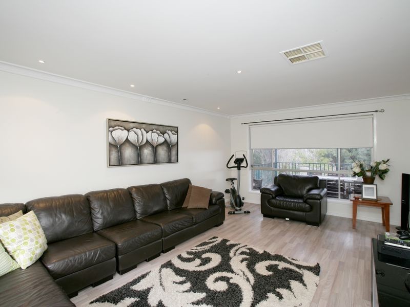 54 Mimosa Drive, Mount Austin NSW 2650