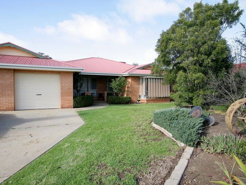 11 Juniper Place, Forest Hill NSW 2651