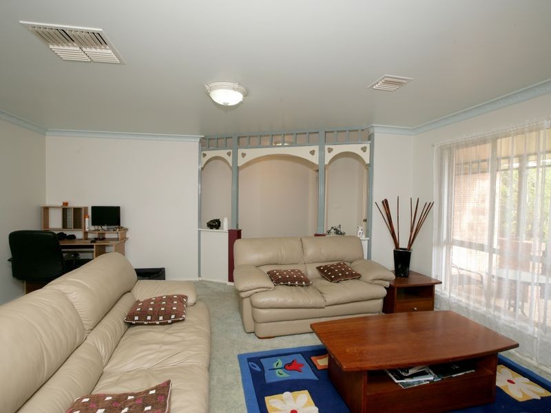 11 Juniper Place, Forest Hill NSW 2651