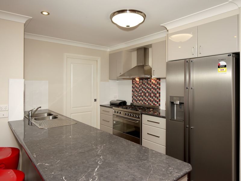 74 Kaloona Drive, Bourkelands NSW 2650