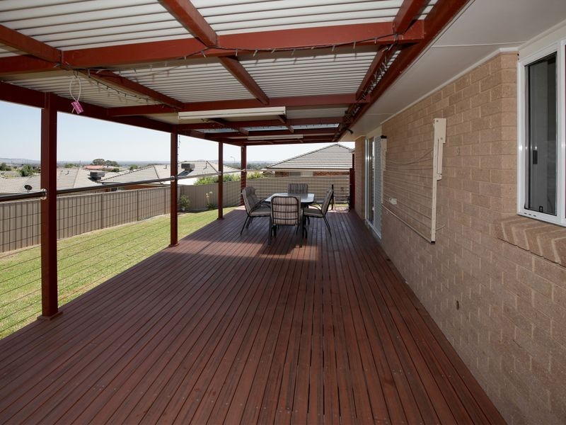 74 Kaloona Drive, Bourkelands NSW 2650