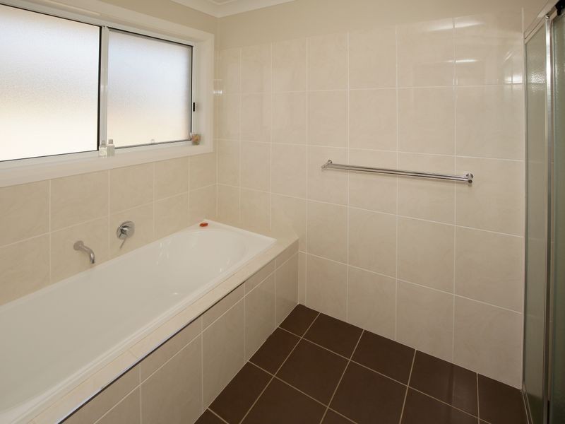 74 Kaloona Drive, Bourkelands NSW 2650