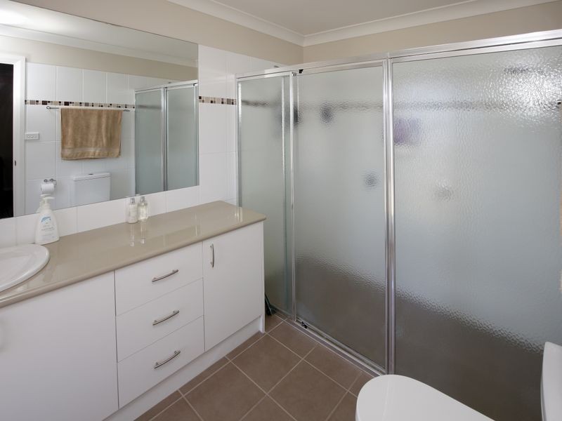 74 Kaloona Drive, Bourkelands NSW 2650